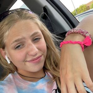 Meet your Posher, Avery